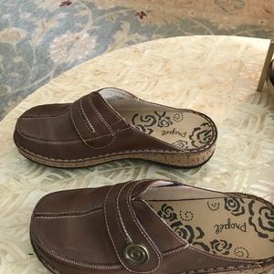 Size 8 Wide Propet slip on. Taupe slight platform